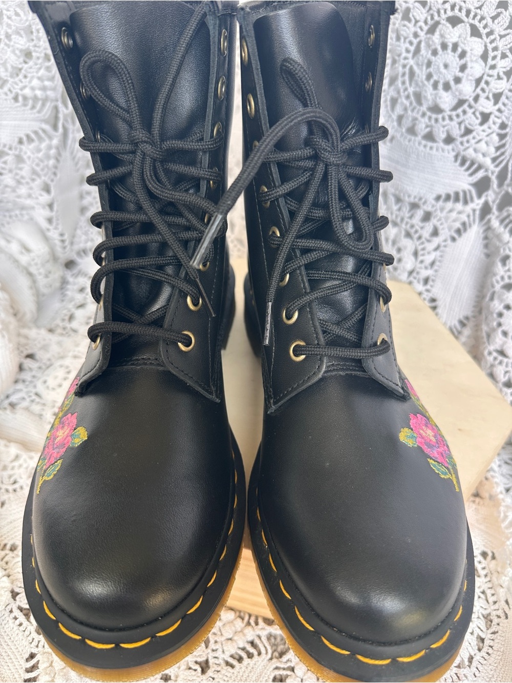 RARE Dr. Martens 1460 Vonda II Floral Embroidered Boots - Women’s Size 9 (NWOB) - Picture 5 of 13